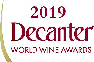 Mit 17.000 Anstellungen aus 57 Ländern gehören die Decanter World Wine Awards auch 2019 wieder zu den größten Weinwettbewerben weltweit. 280 Weinexperten verkosteten die Weine und vergaben an etwa drei Viertel der eingereichten Proben eine Medaille. 